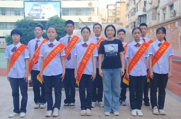 敏学二班礼仪队 敏学二班礼仪队